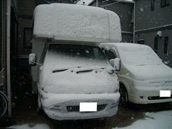 キャンピングカーと雪-4